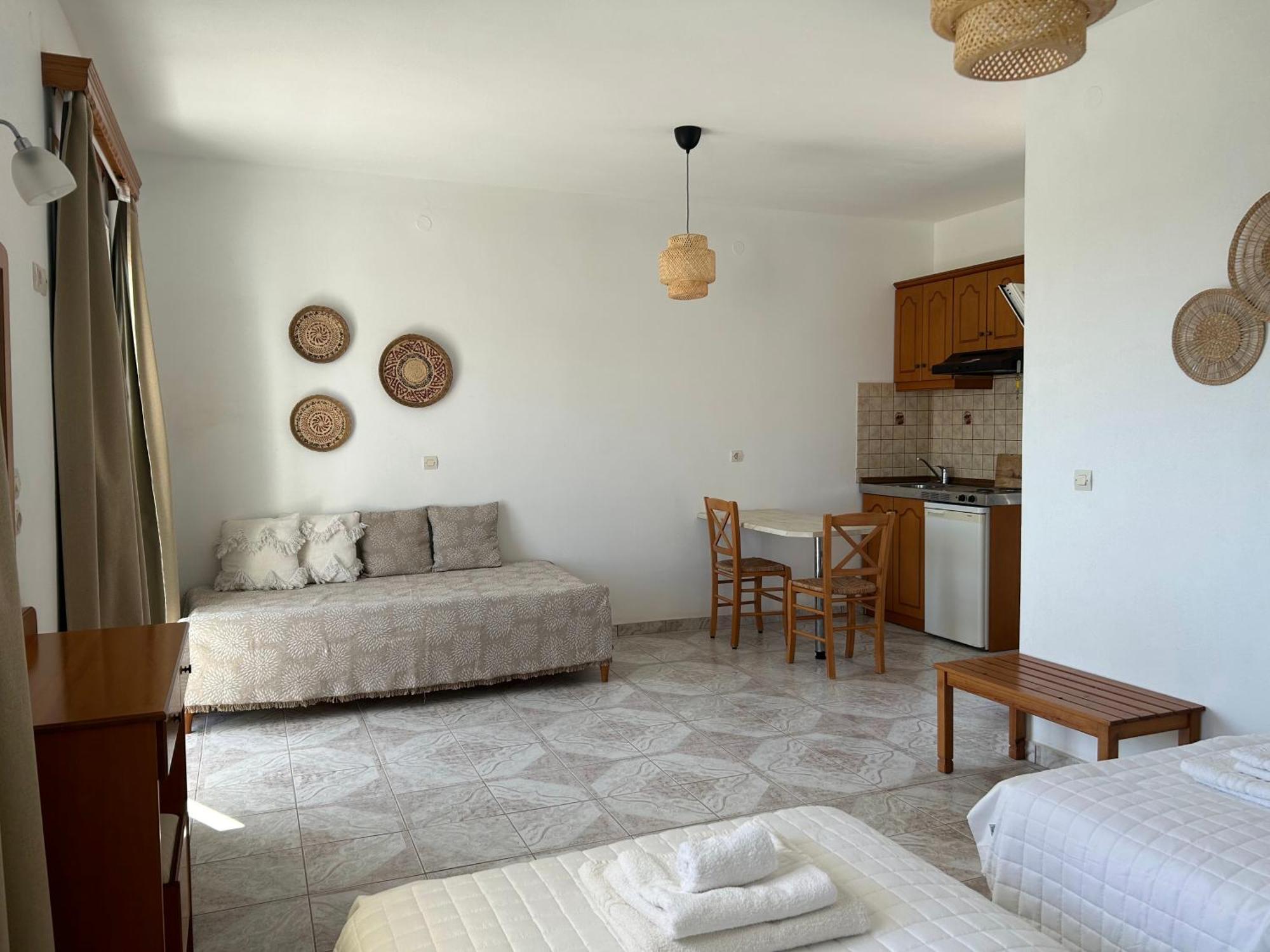 Studios Fokia Beach Амоопи Екстериор снимка