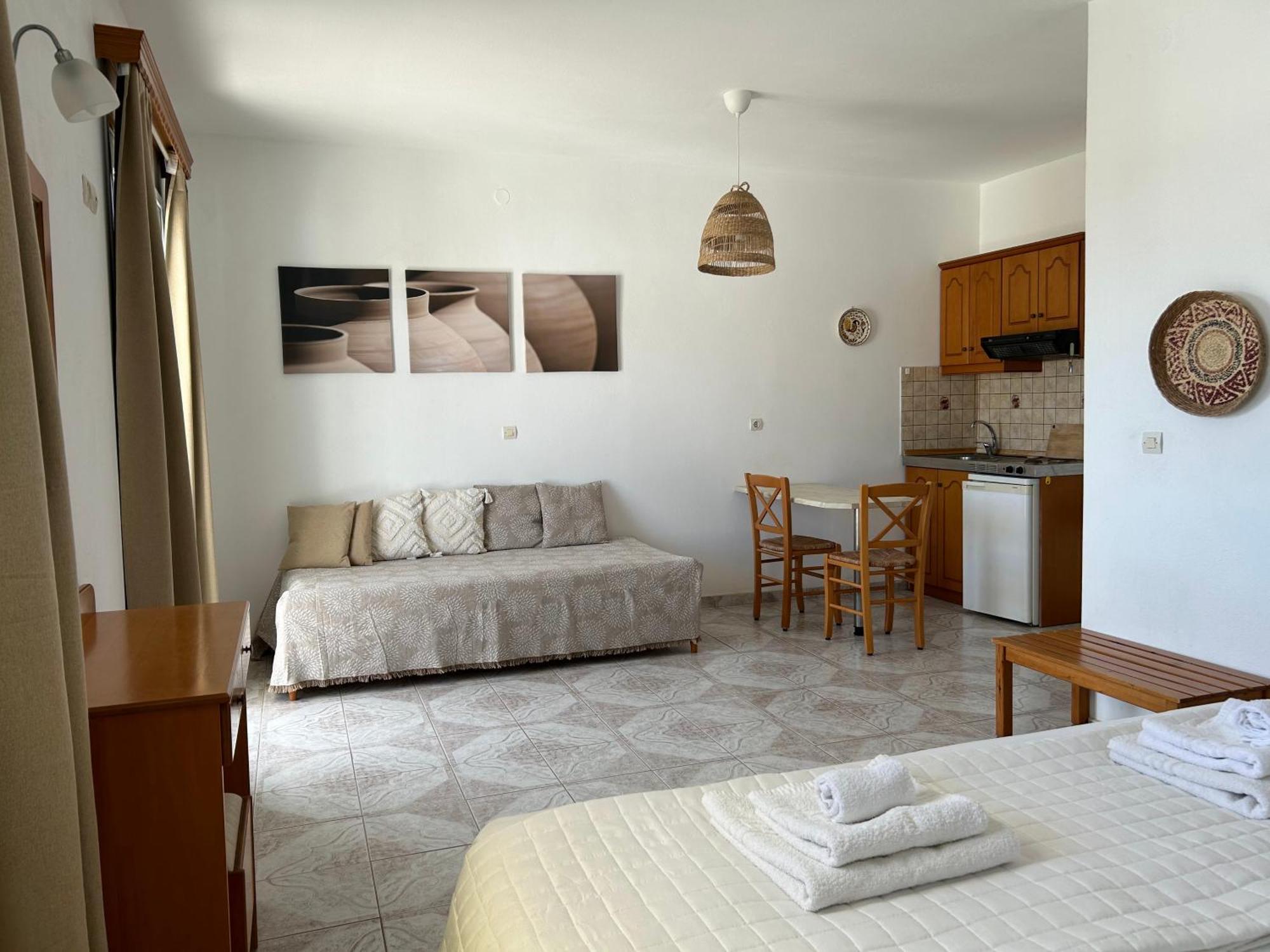 Studios Fokia Beach Амоопи Екстериор снимка